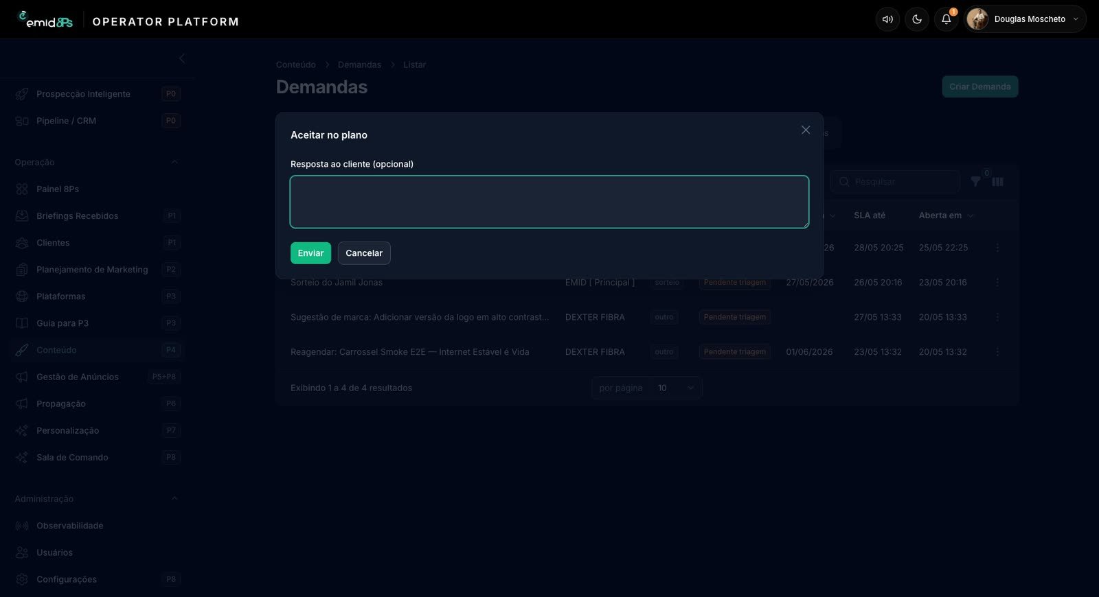 Modal de aceite de entrega — o cliente aprova com um clique no painel brandizado